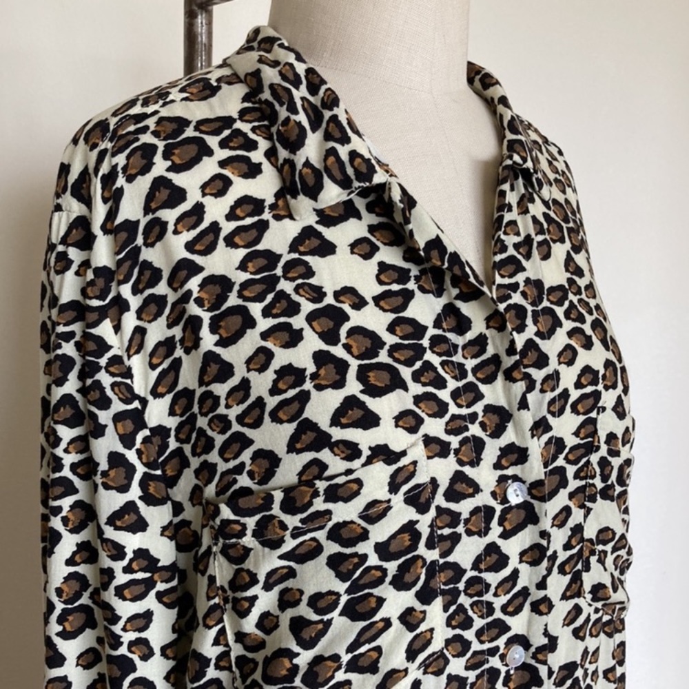Rayon leopard print button down long sleeved shirt M